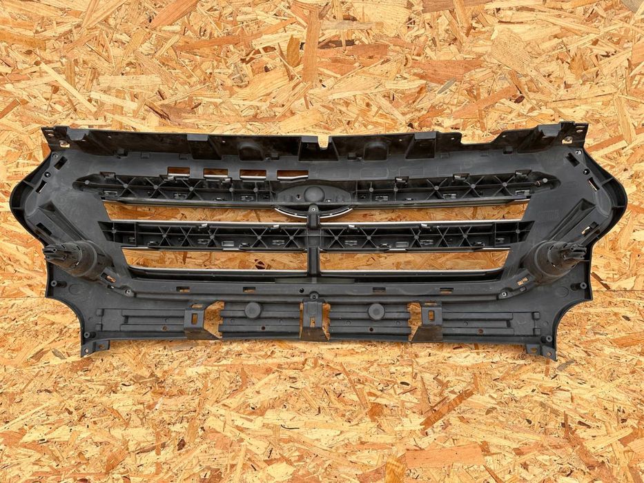 Решітка Ford Kuga/Escape 2015-19р Оригінал б/у