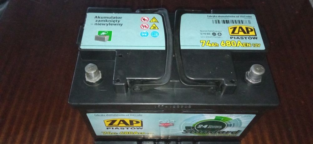 Akumulator 12 v 74ah  680a