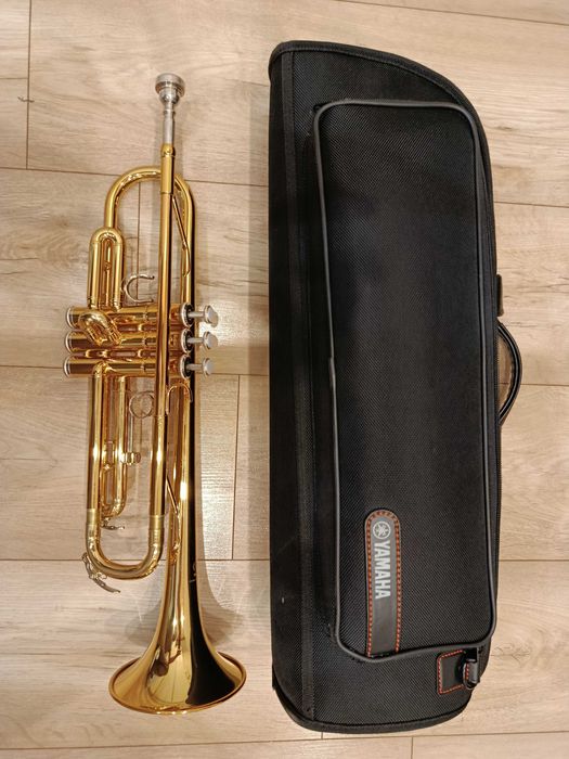 Trąbka Yamaha ytr-2330 oryginalny futerał i ustnik 11b4
