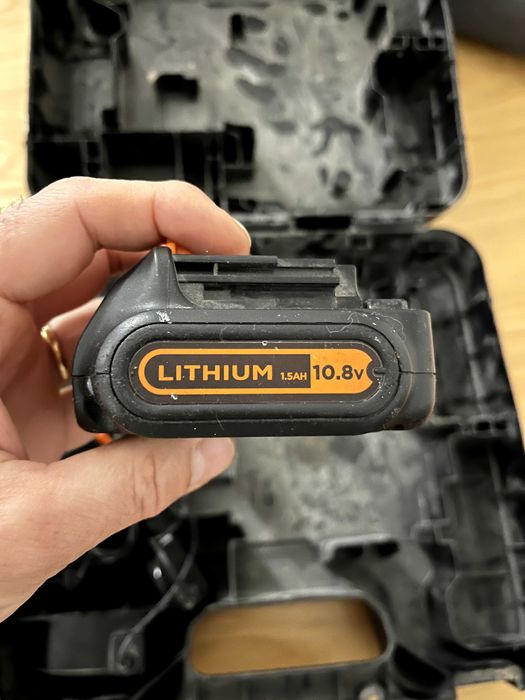 2 Baterias Lithium 10.8v Carregador e Mala Rígida para Black & Decker
