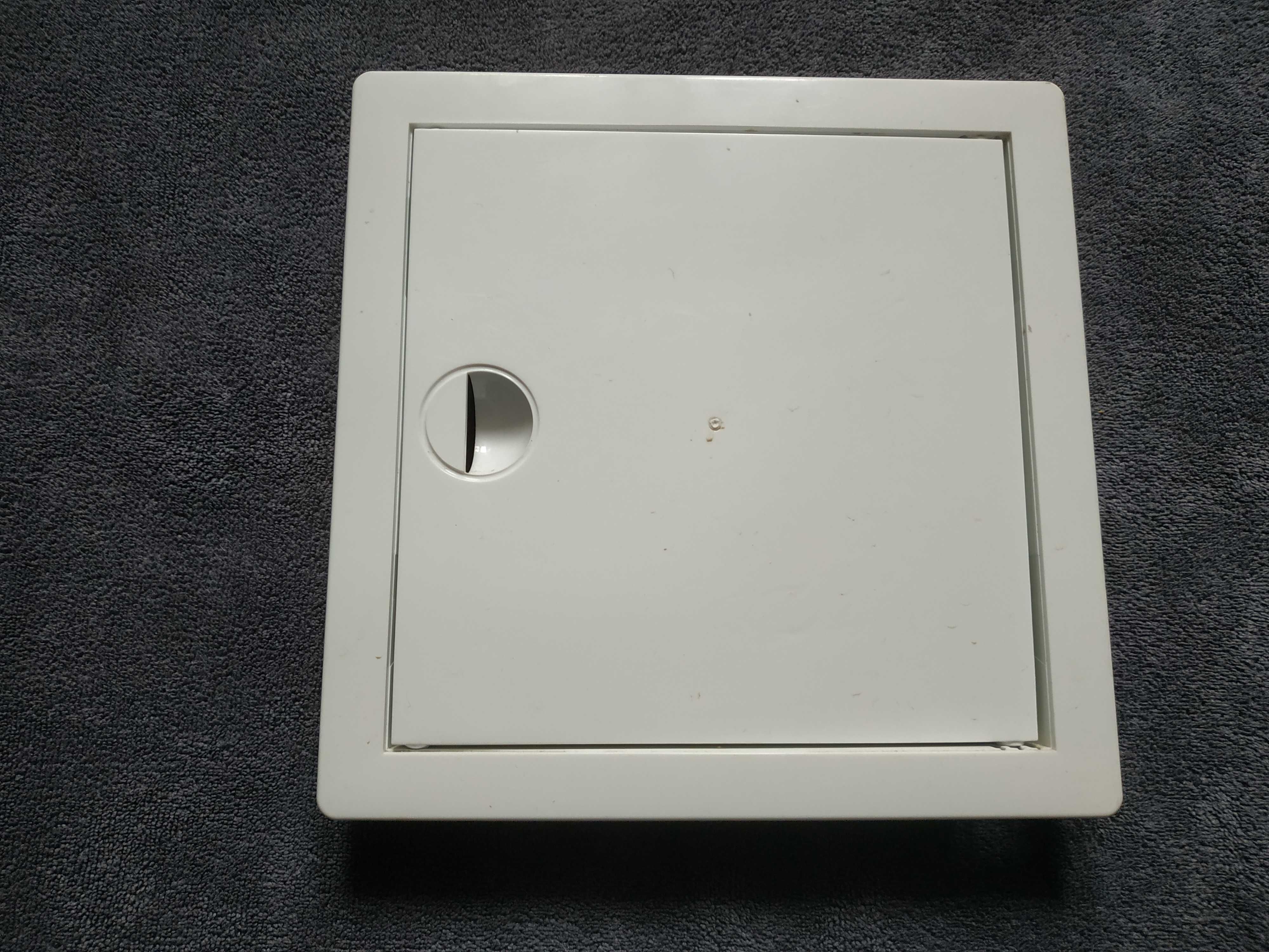 Osłona rewizyjna do wentylacji w kolorze białym 15x15cm