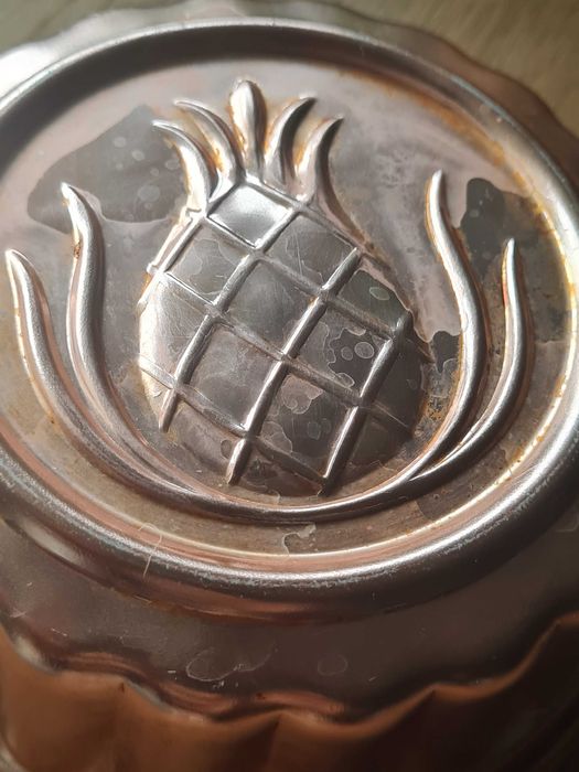 Stara foremka okrągła z ananasem