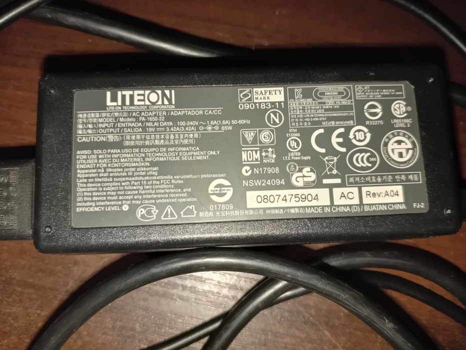 Продам зарядний пристрій до ноутбука