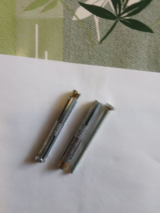 Анкерные болты  10-72мм,болт С5,8  23.штуки 200гр.