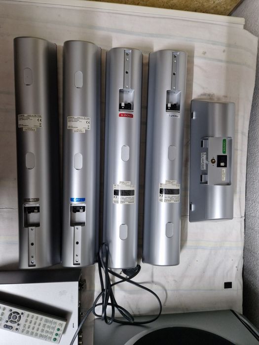 Vendo sistema home Teather Sony, completo, comando remoto e acessórios