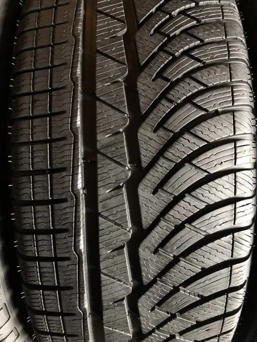 Купити різношорокий комплект зимових БУ шин резини 275/40R19+245/45R19