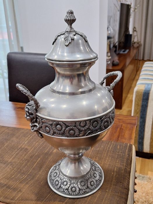 Taça decorativa em estanho