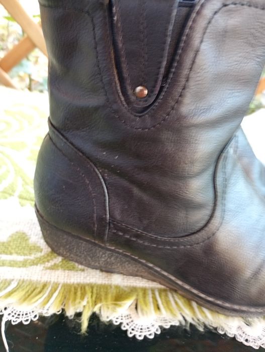 Krótkie kozaczki damskie skórzane czarne