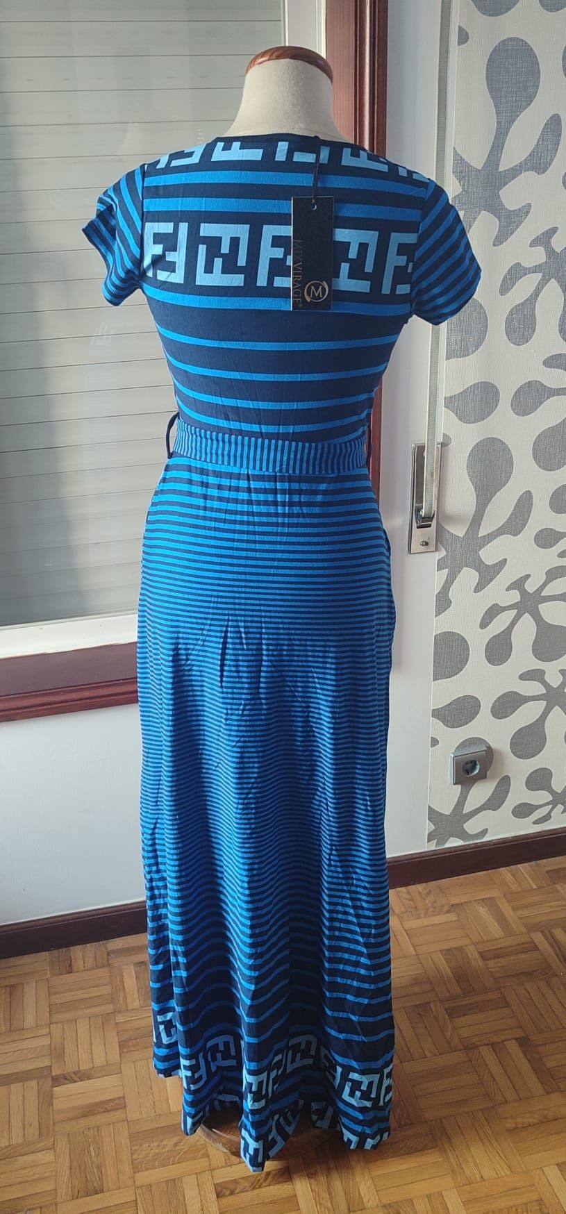Vestidos Mix Virage, Azul e Vermelho - Novos

- Azul (S - L e XL)
- Ve