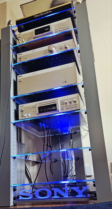 Regał, stojak audio z aluminium i szkła RGB LED - model TEVOR