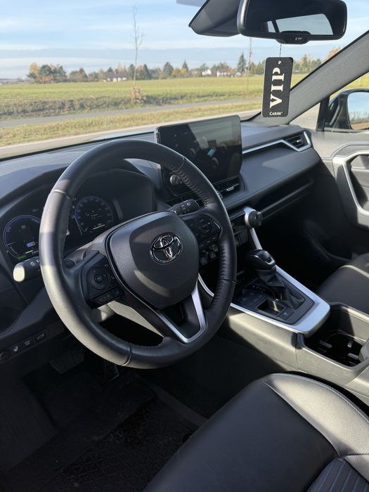 Sprzedam Toyote RAV4.