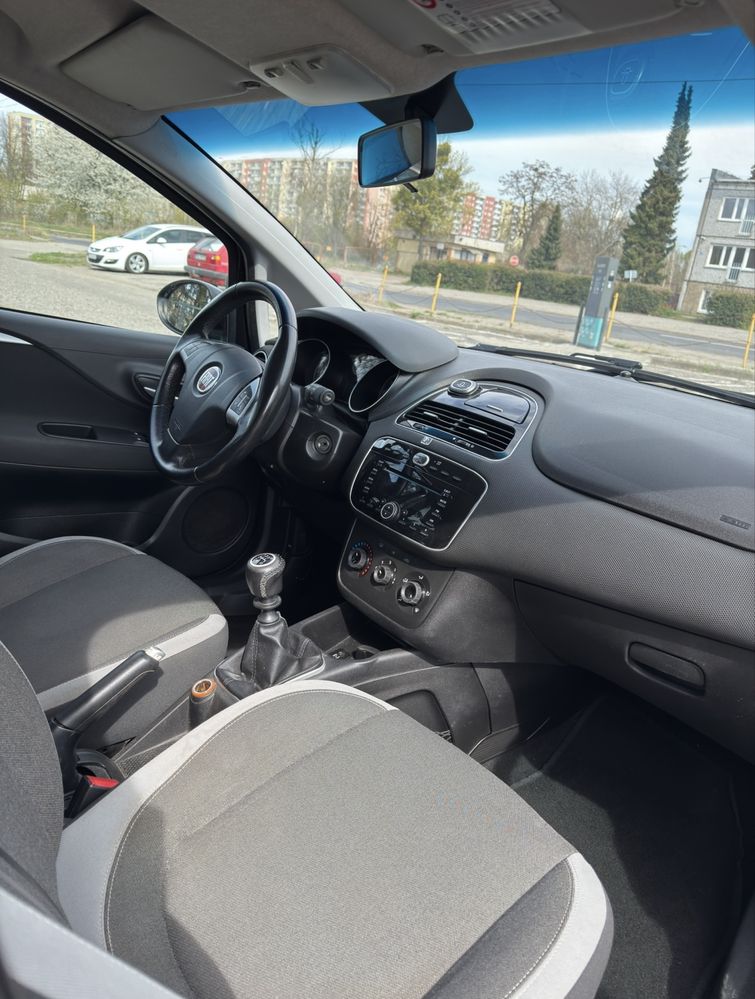 Fiat Punto 2012r - wazne OC i przeglad do 2026r