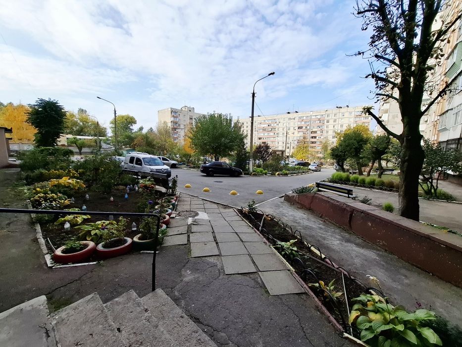 Продам 2-х ком. квартиру  2/9 ул. Героев 55 Бригады