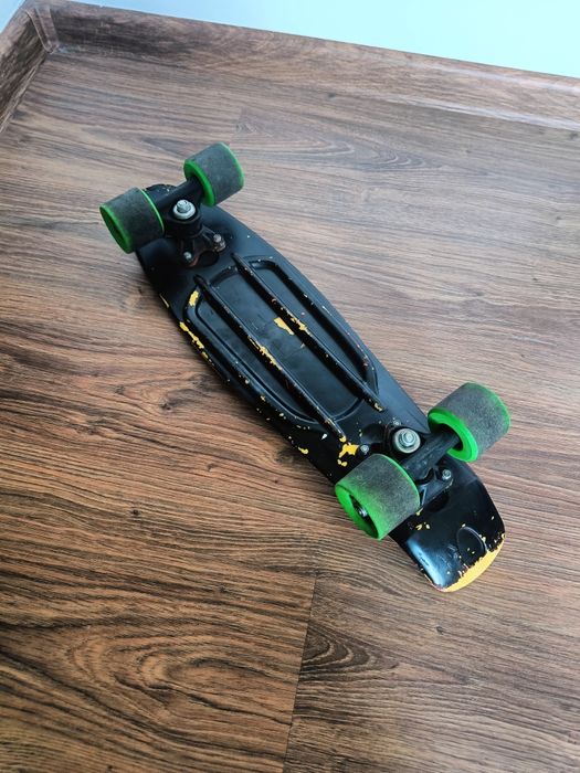 deskorolka fiszka  Pennyboard skateboard z zielonymi kółkami