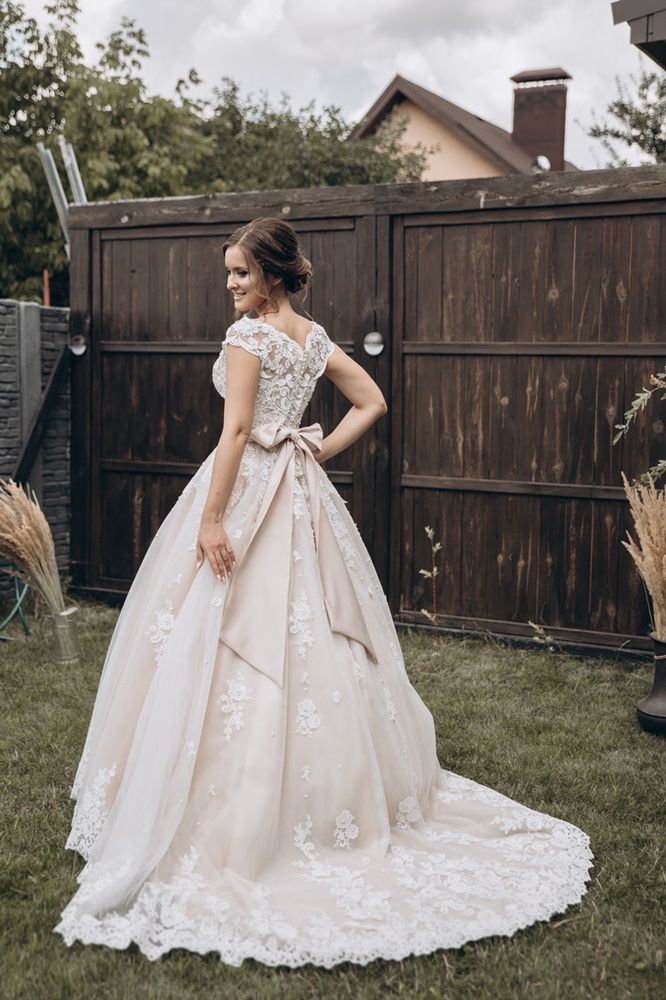 Ідеальна Весільна сукня, Свадебное платье