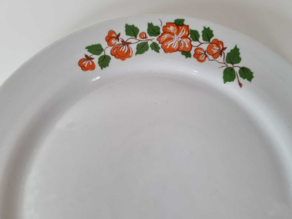 Lubiana talerz obiadowy w pomarańczowe kwiaty