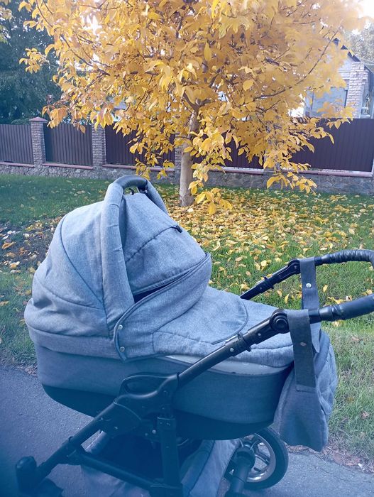 Прийму в подарунок для своєї малечі каляску 2 в 1