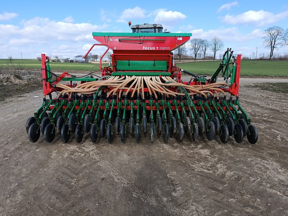 Agregat uprawowo-siewny, Unia Focus siewnik, talerzówka 2 maszyny w 1.