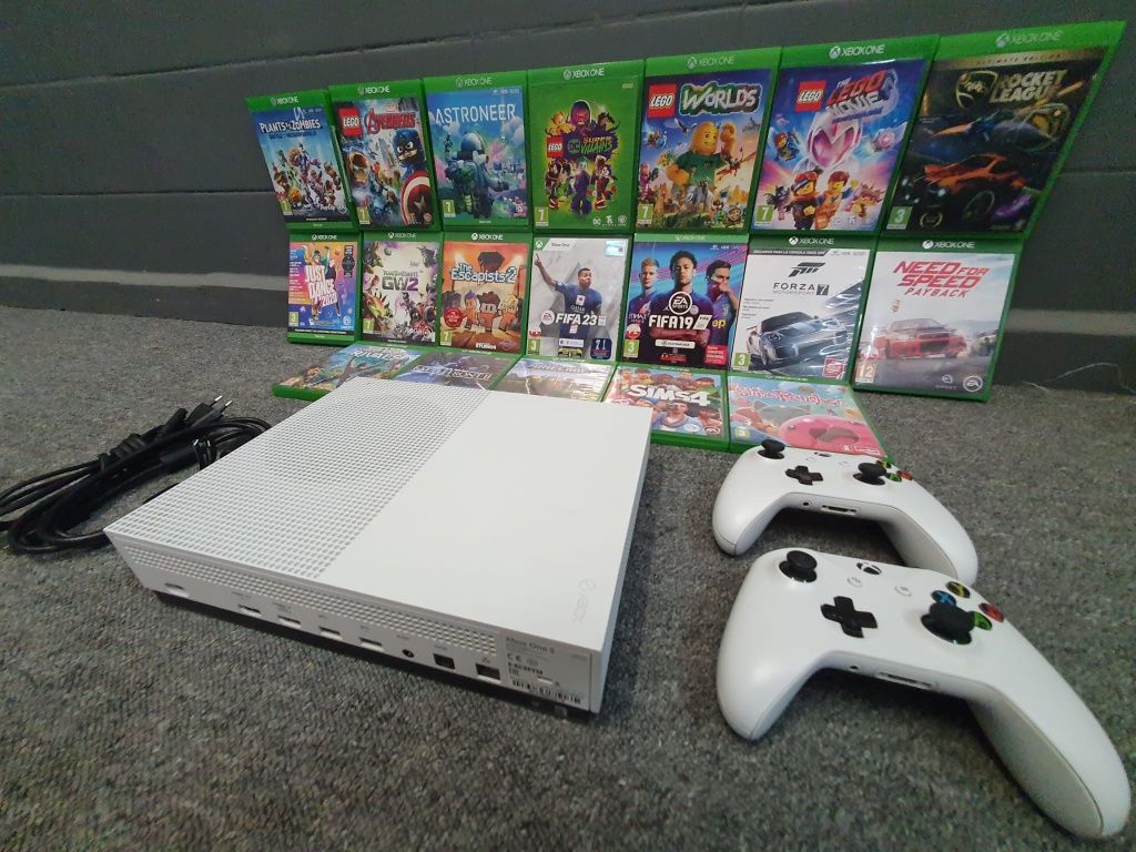 Xbox one S 1000gb + 2pady