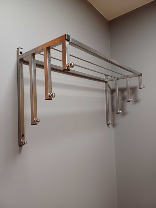 Wieszak stalowy na kurtki i płaszcze