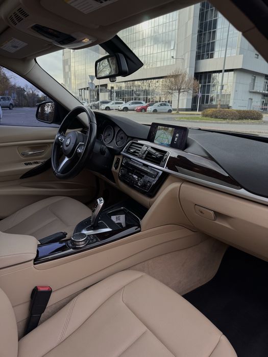 BMW 320i xDrive 2016 року