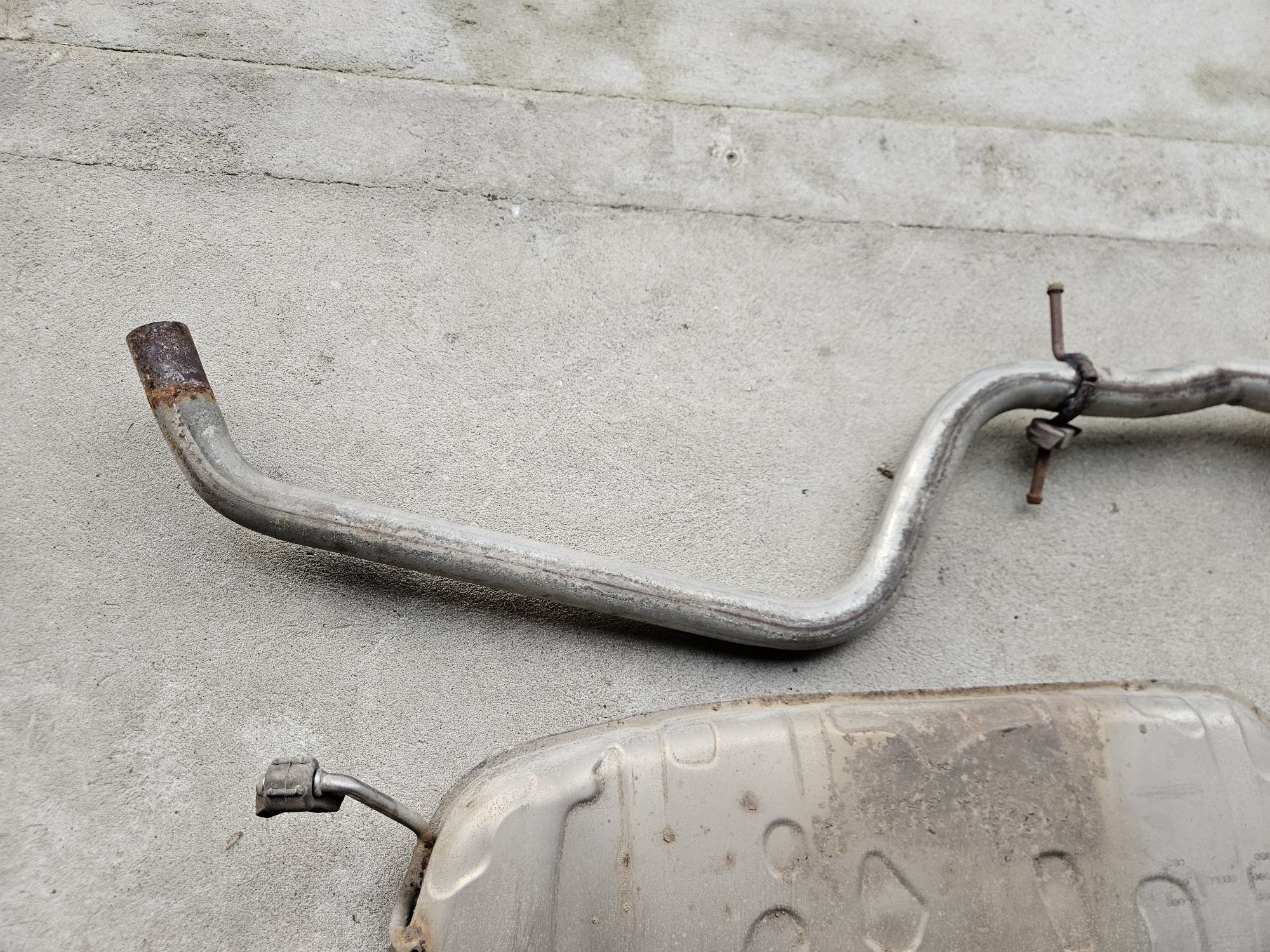 Tłumik tłumnik środkowy końcowy VW Golf V 1.4b 1.6b 5d Hb