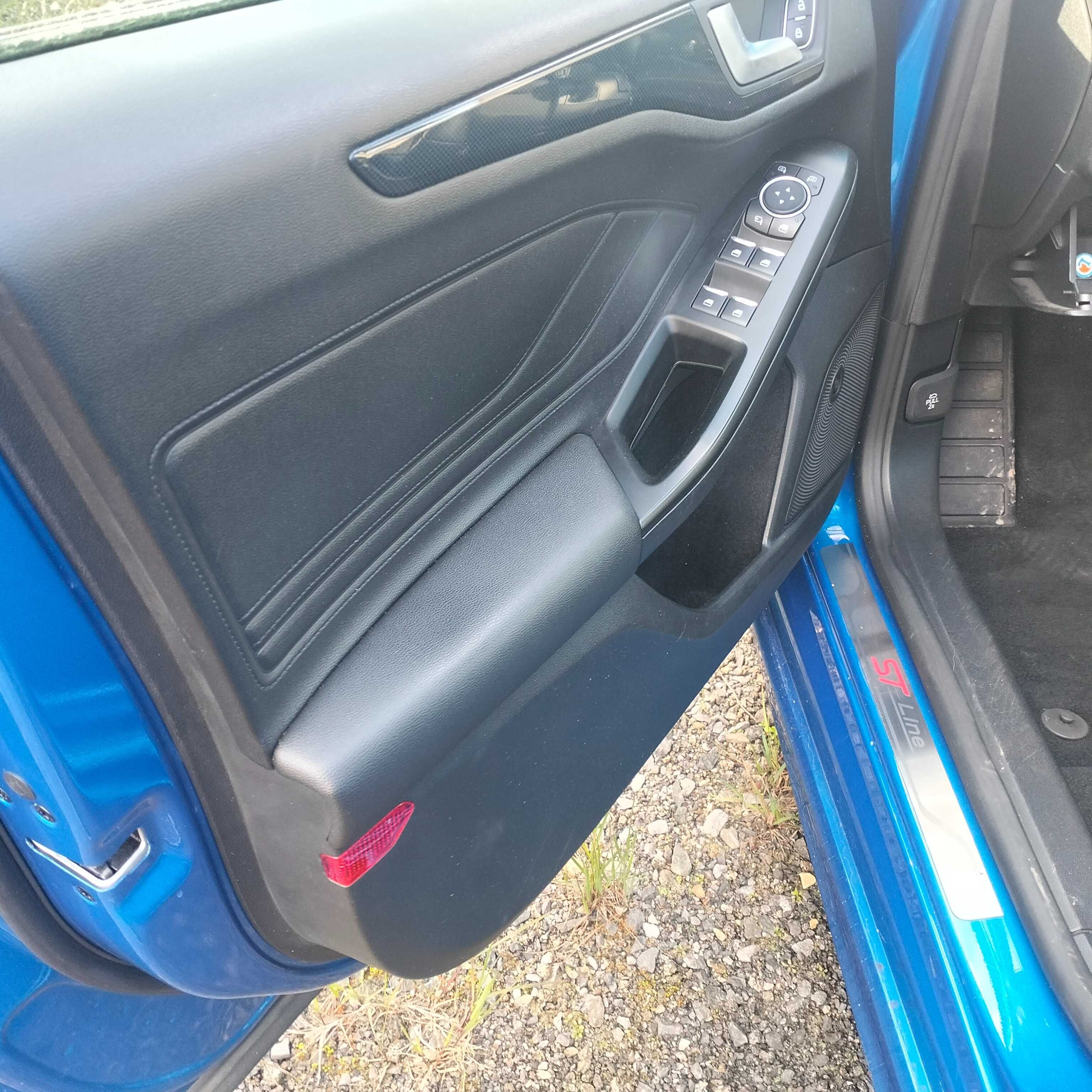 fotele kanapa tapicerki ford focus mk4 st line grzane czerwona nić