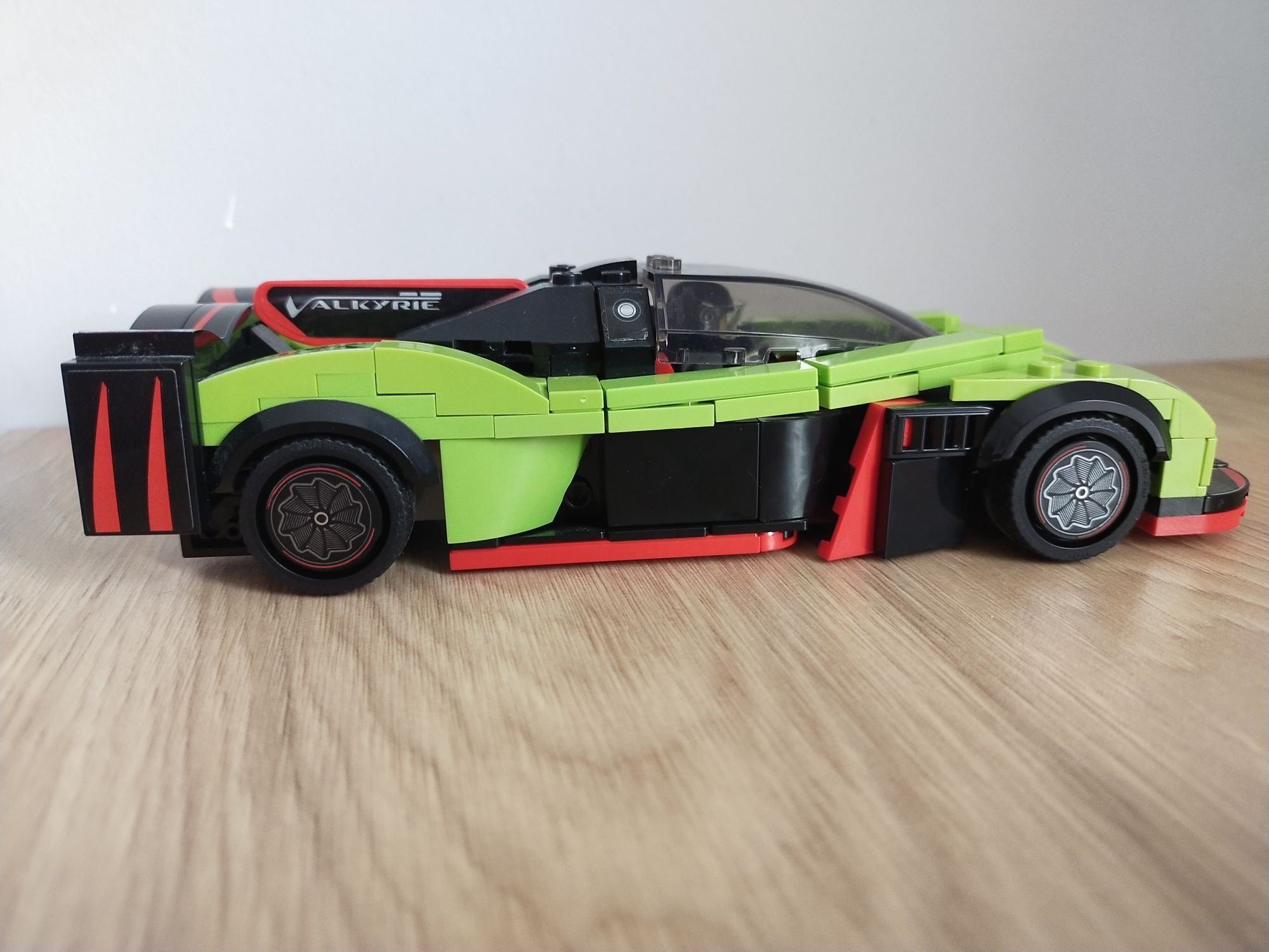 LEGO Speed Champions  Aston Martin Valkyrie AMR PRO i Aston Marti