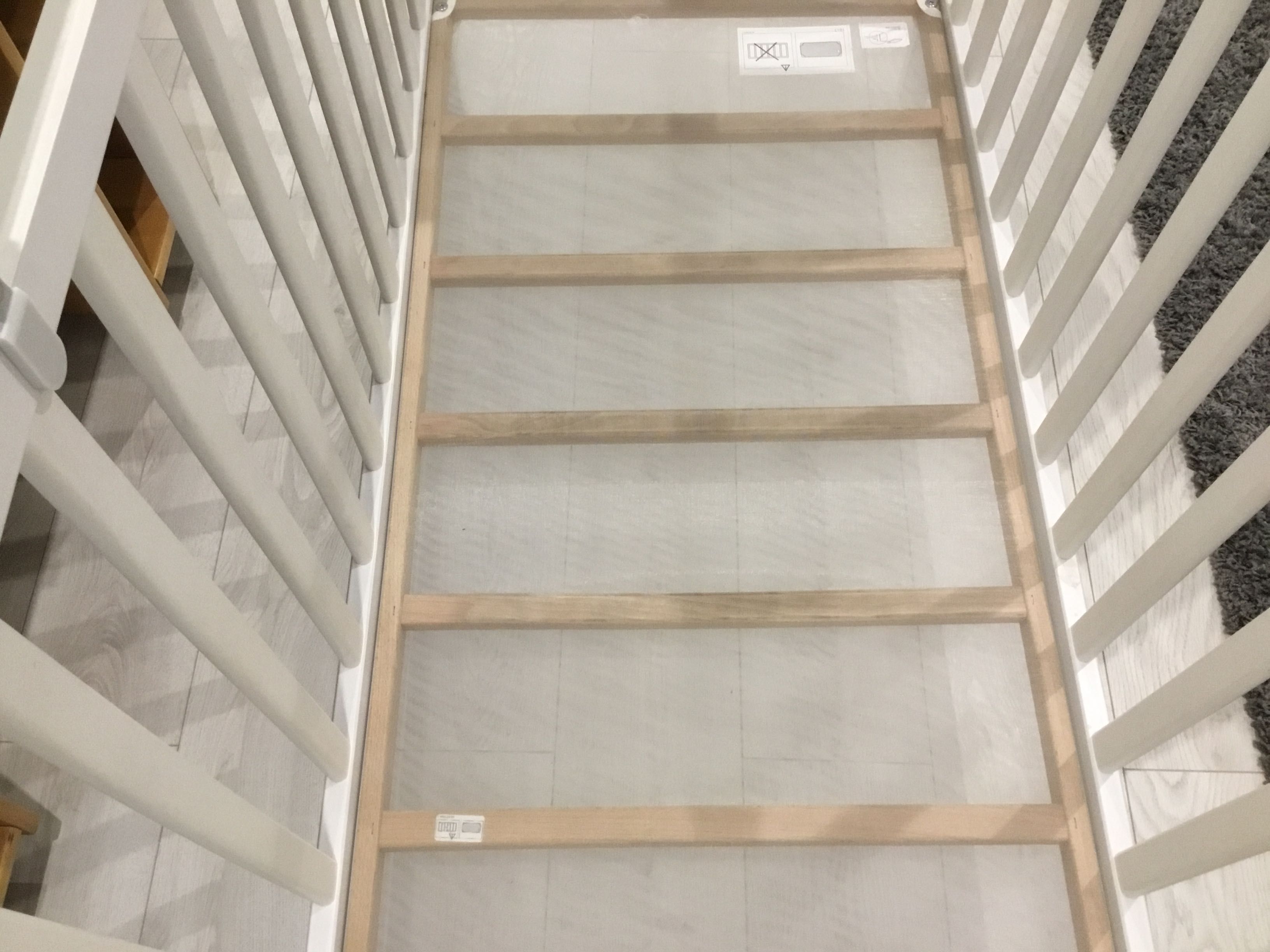 Berço, colchao e muda fraldas IKEA - bebé