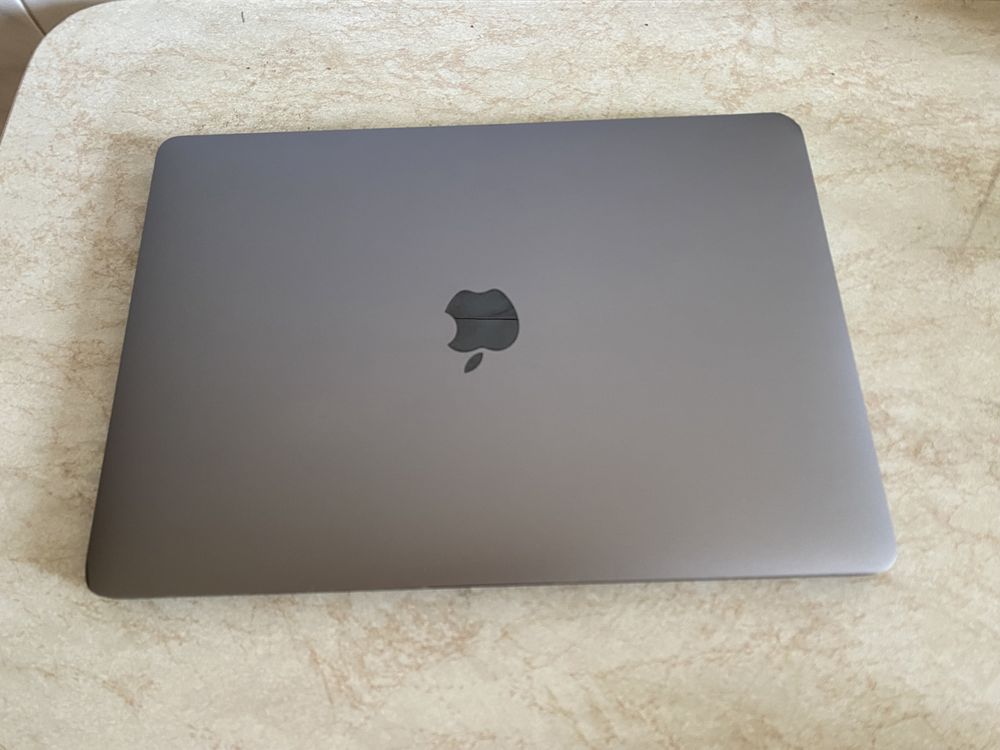 MacBook Pro 13, Touch Bar, 2020г, 8/256