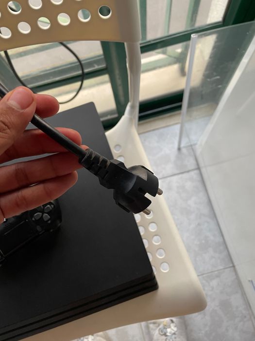 Ps4 pro 1 TB C/comando e gta 5