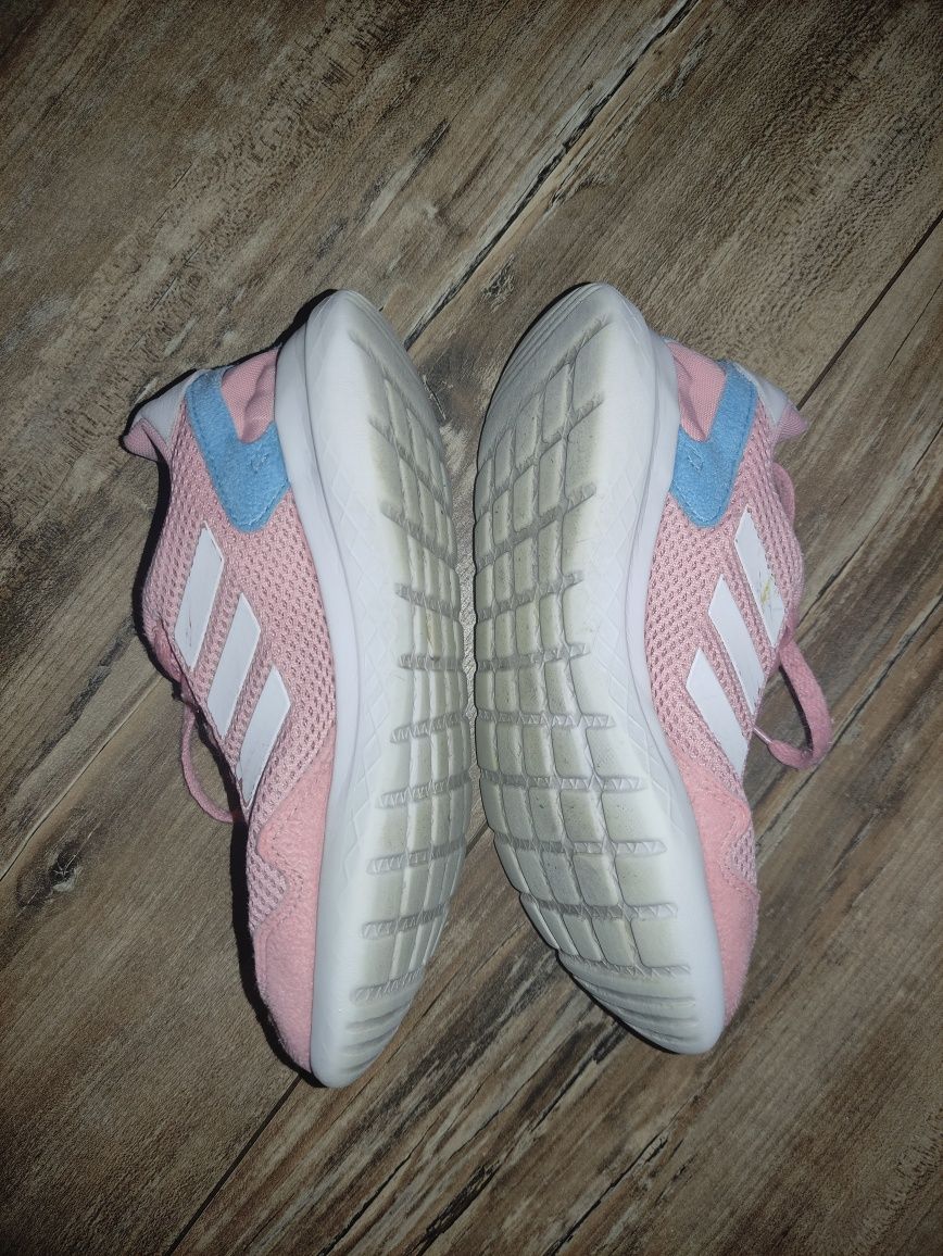 Оригінальні кросівки adidas 33 розміру