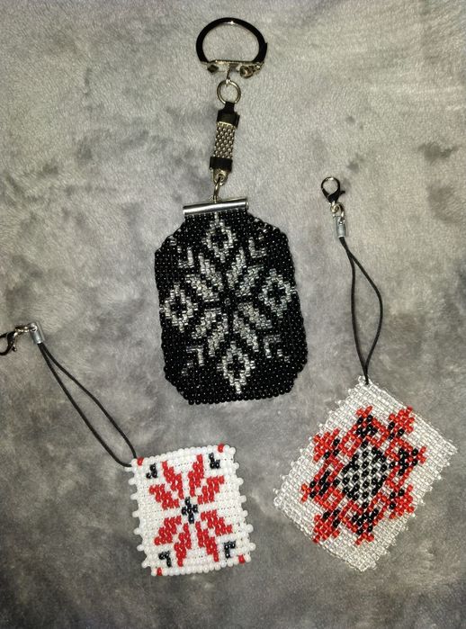 Вироби ручної роботи з  бісеру, силянка, брелки
