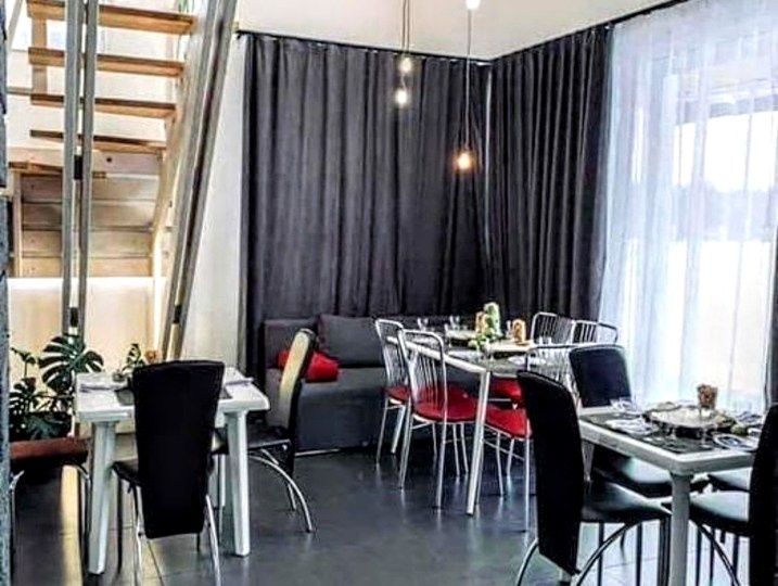 #230 А Двоповерховий будинок біля лісу подобово