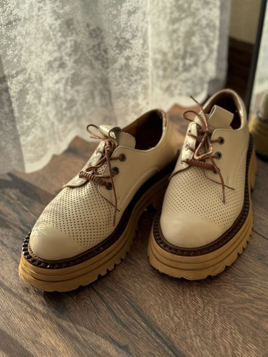 Черевики жіночі бежеві