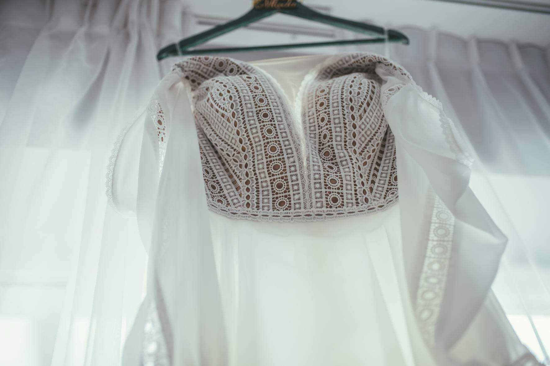 Suknia ślubna w stylu rustykalnym Ariane z odczepianymi rękawami