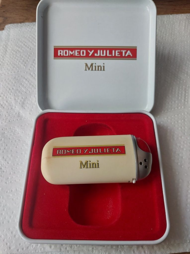 Stara zapalniczka kolekcjonerska