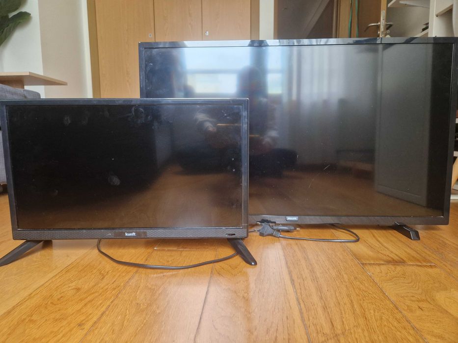 2 TVs NÂO Smart TV com controle remoto