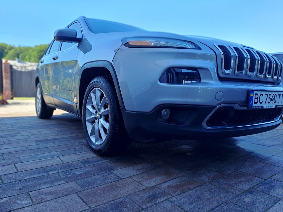 Продам джип черокі