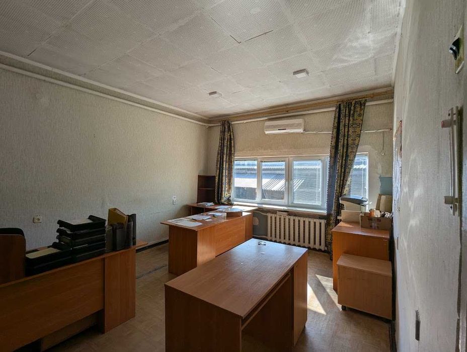 Здамо в оренду майданчик та склади зрампою та напольні  на Обухова 66А