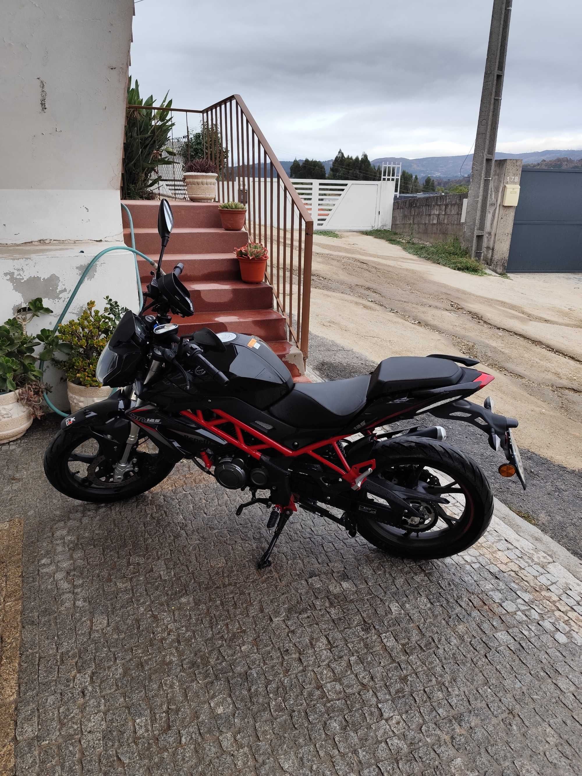 Benelli BN 125 em excelente estado.