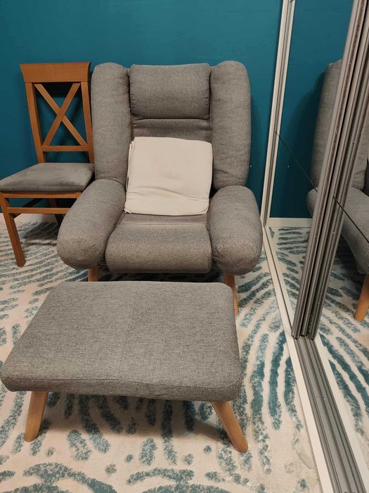 Fotel z podnóżkiem