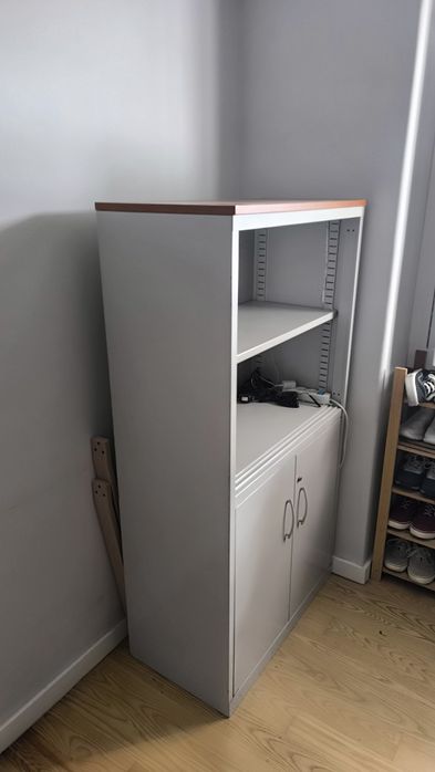 Armário de aço em bom estado