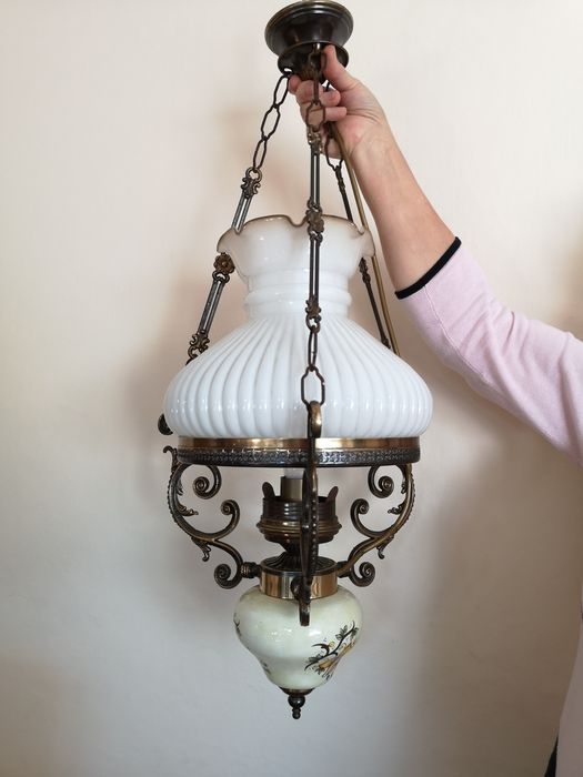 Piękna lampa retro z mosiądzu do salonu