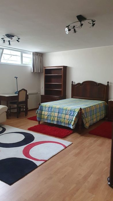 Quarto grande com WC privativo