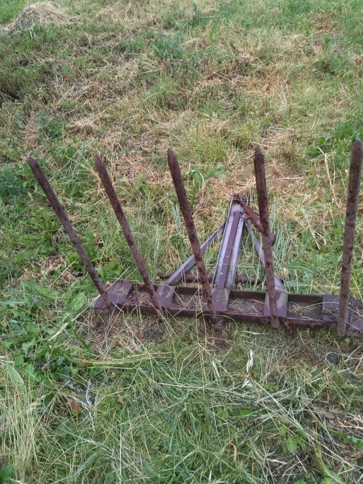 Drapacz/widełki ciągnikowe z ramieniem do podnośnika-stan bardzo dobry