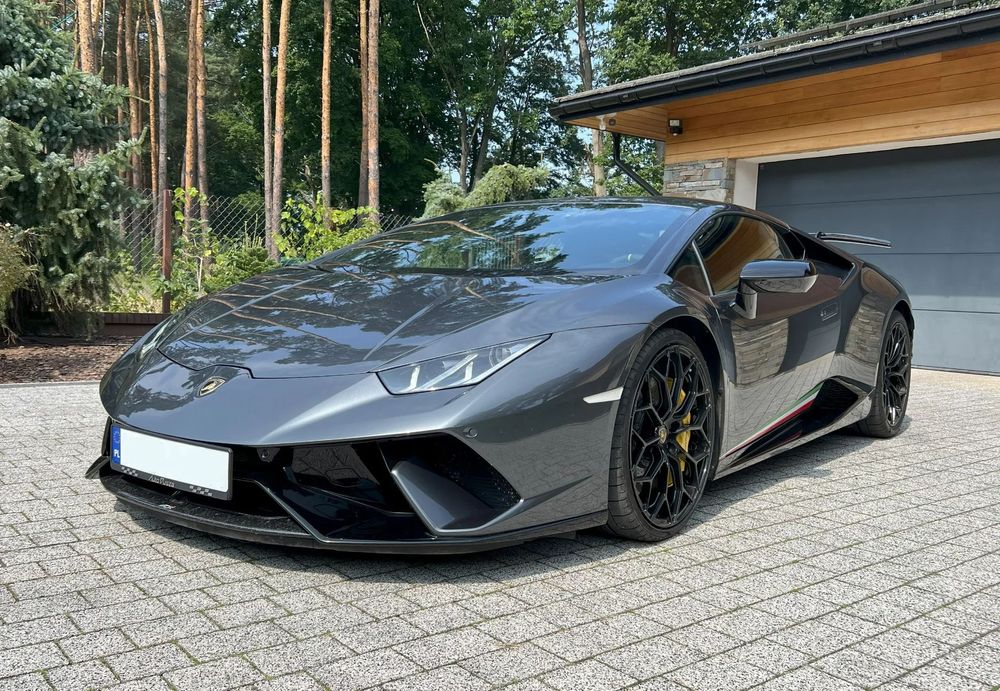 Lamborghini Huracan Performante z małym przebiegiem i bezwypadkowe. Stan jak nowy