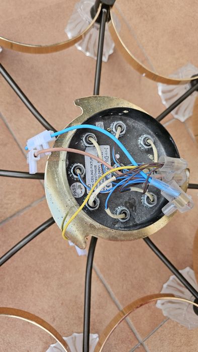 Люстра в золоте на 8 ламп