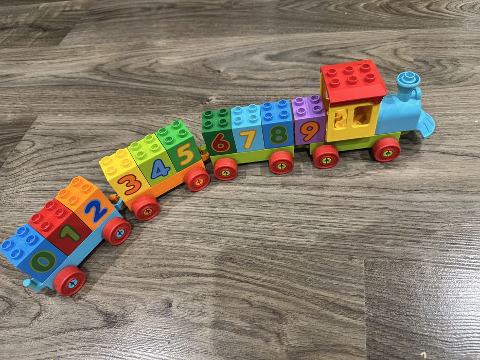 Lego duplo поїзд та кубики