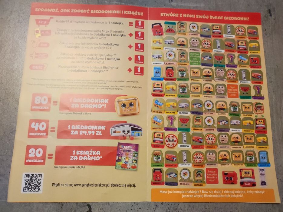 Album z biedronki pełen naklejek